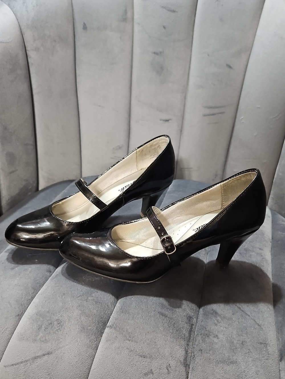 Life Stride Black Patent Mary Jane Heels with Buckle Strap